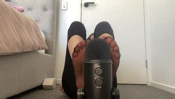 fifi lurks feet|Instagram.